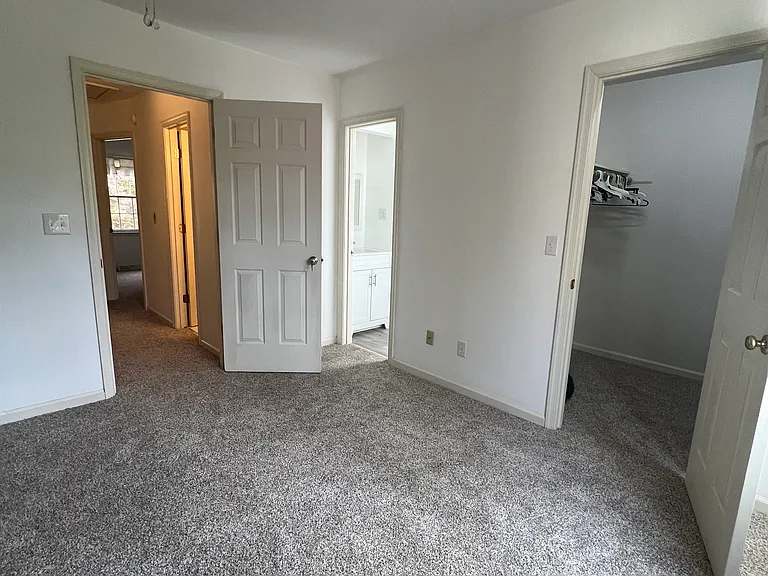 1000 Huntwood Ln — Photo 15