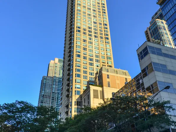 25 E Superior St APT 3701, Chicago, IL 60611