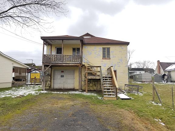 2nd image of 137 Oak St