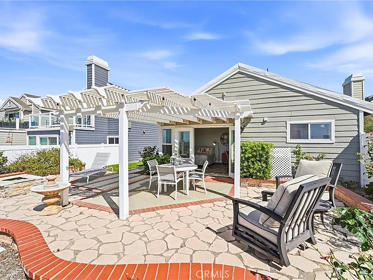 18 Byron Close — Photo 24
