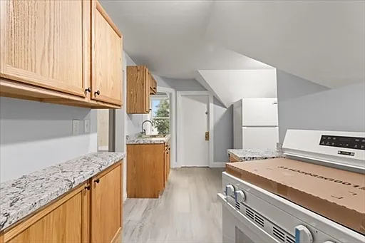 58 Calmar St #3 — Photo 6