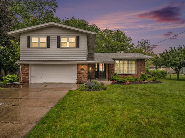 9307 Walnut Dr, Munster, IN 46321