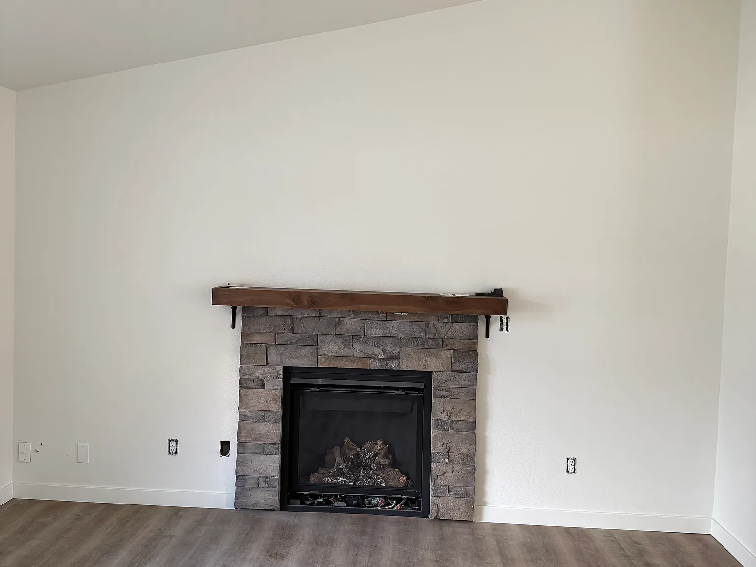 3 bed, 1148 sqft, $2,400 — Photo 2