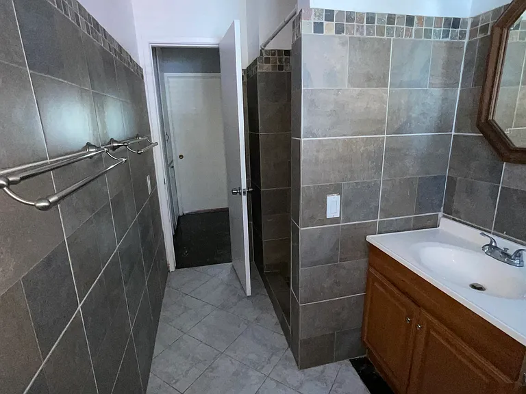 1919 Bridgeport Ave — Photo 5