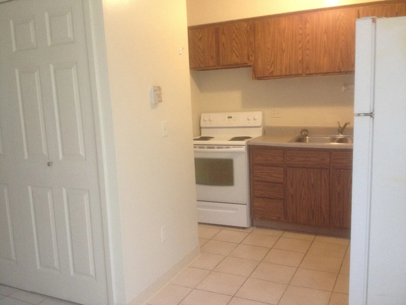 2 bed, 1.5 bath, 1100 sqft, $1,250 — Photo 3