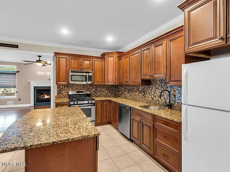 12 Sanford St — Photo 13