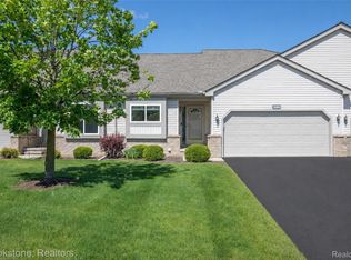 30008 Gregory St, Grand Blanc, MI 48439