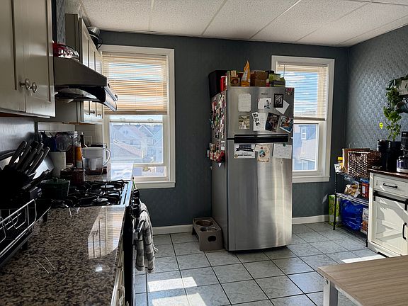 5th image of 407 Charles St Floor 3