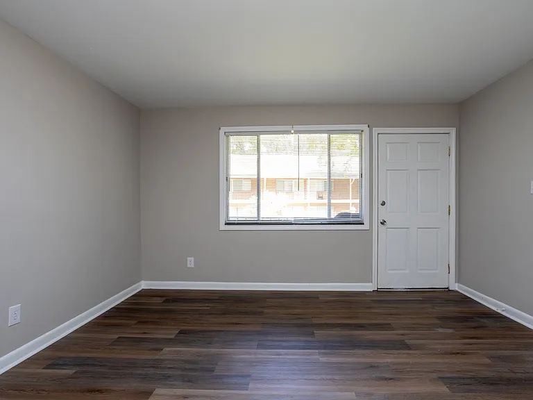 Elm Villa Apartments — Photo 3