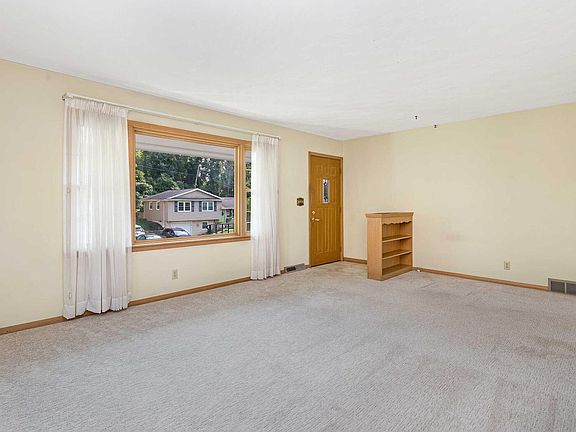 4th image of 2615 35th Ave