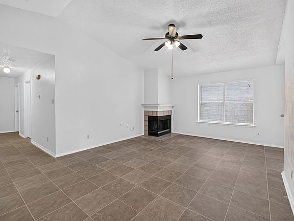 4th image of 1115 Lombard Ln