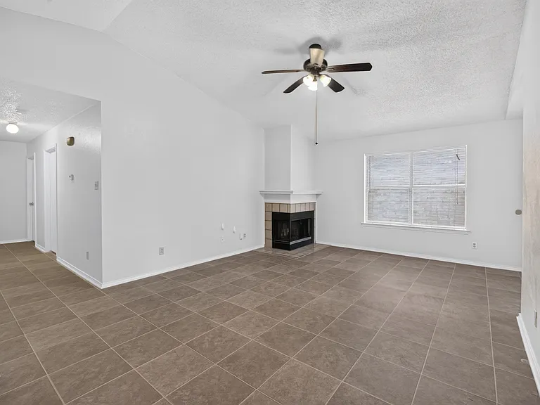 1115 Lombard Ln — Photo 16