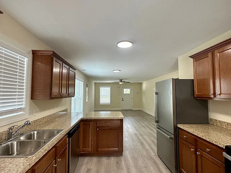 522 Addison Ave — Photo 13