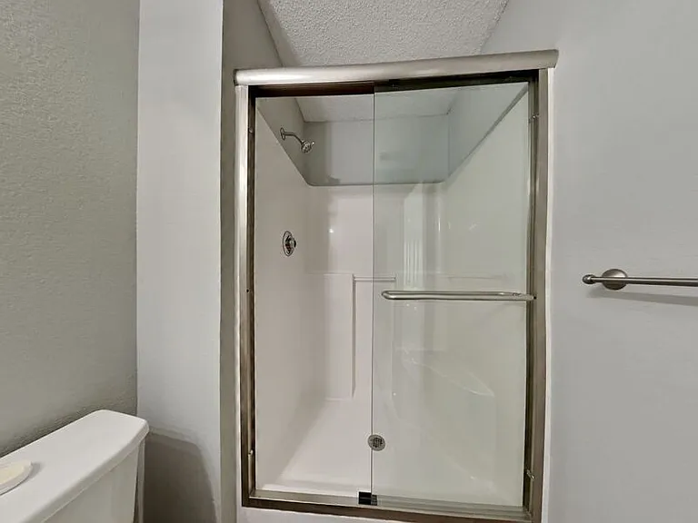 400 NW Woodbury Dr — Photo 13