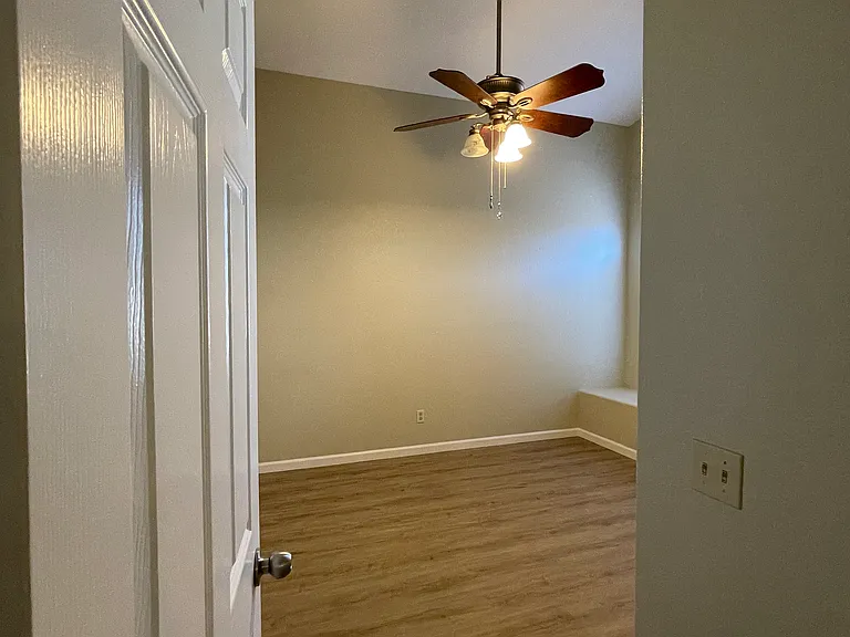 742 N Slate St — Photo 22