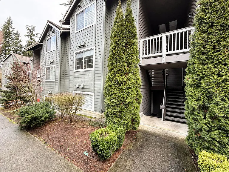 15433 Country Club Dr #E202 — Photo 16