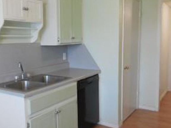 5th image of 1813 E Lindsey St APT 4