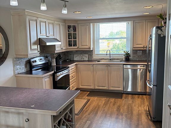 3rd image of 120 Port Darlington Rd #6