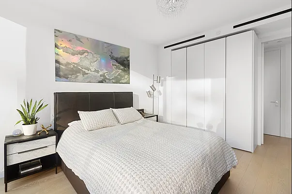 Rented by SERHANT. | media 15