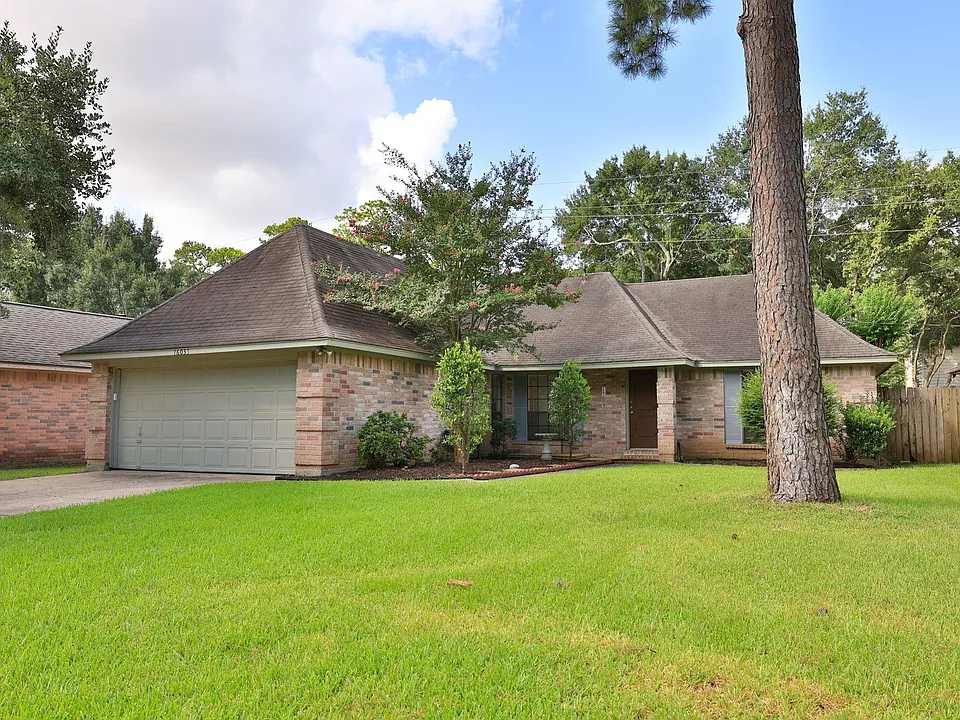 16035 Hollow Rock Dr