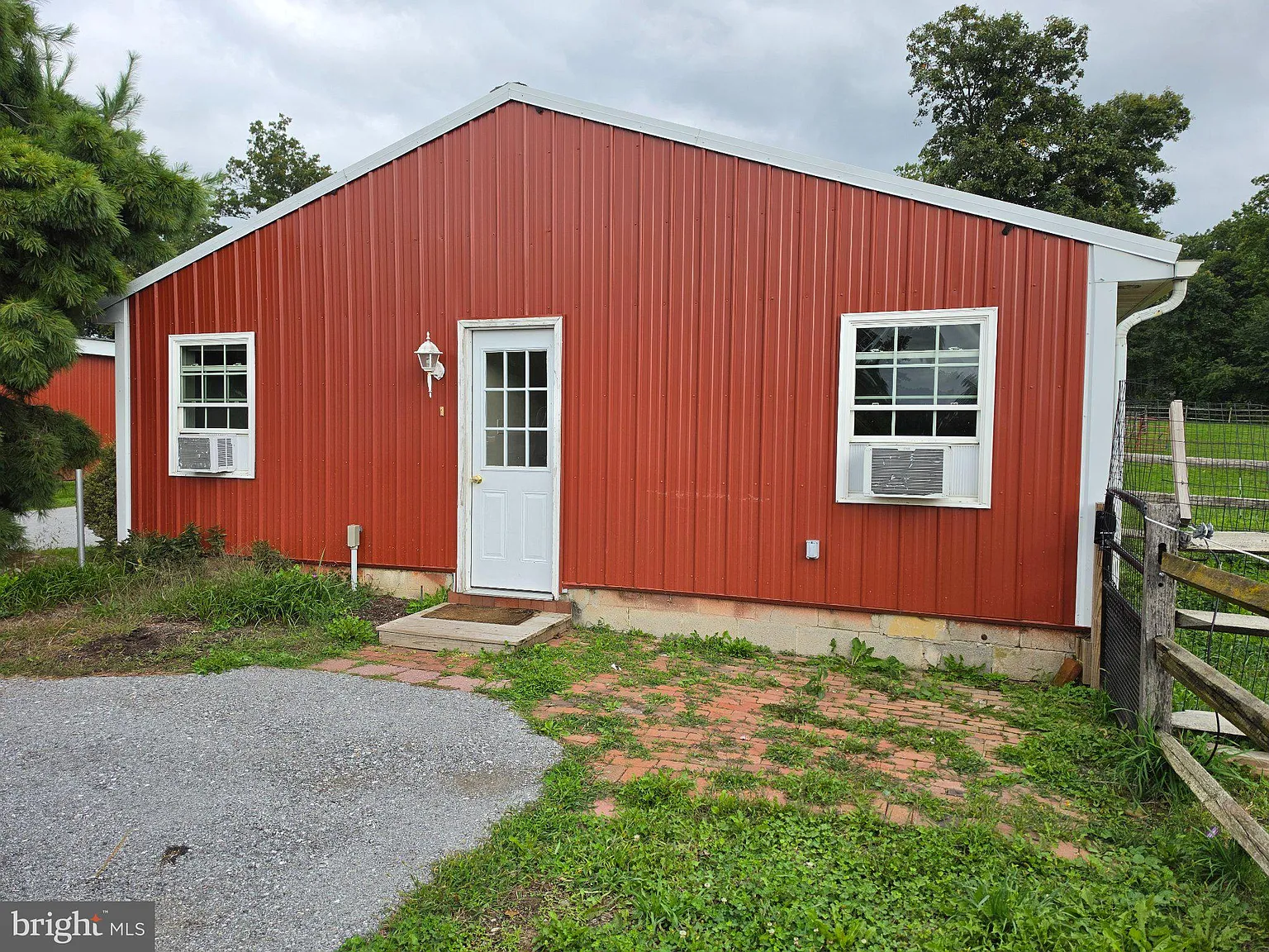 2 bed, 1.0 bath, 575 sqft, $1,600 — Photo 1