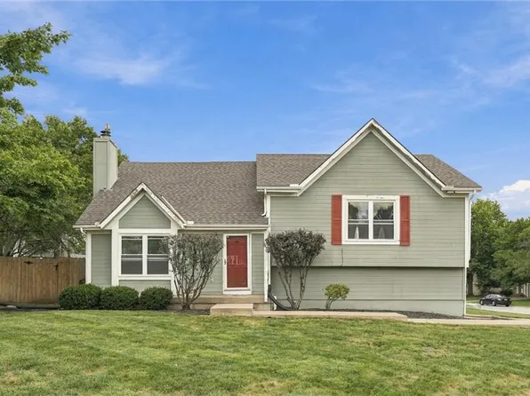 824 SE 10th Ter, Lees Summit, MO 64081