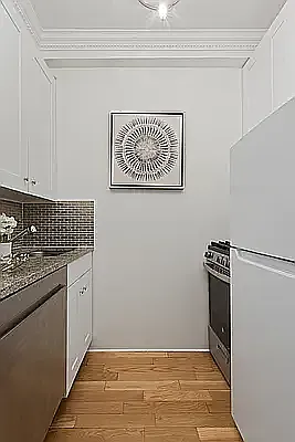 405 W 23rd St #10D — Photo 4