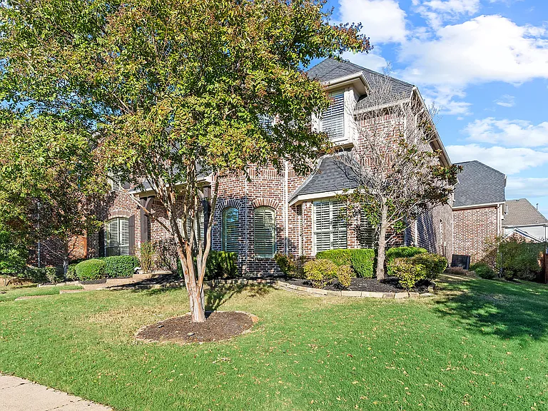 4542 Carraway Dr — Photo 2