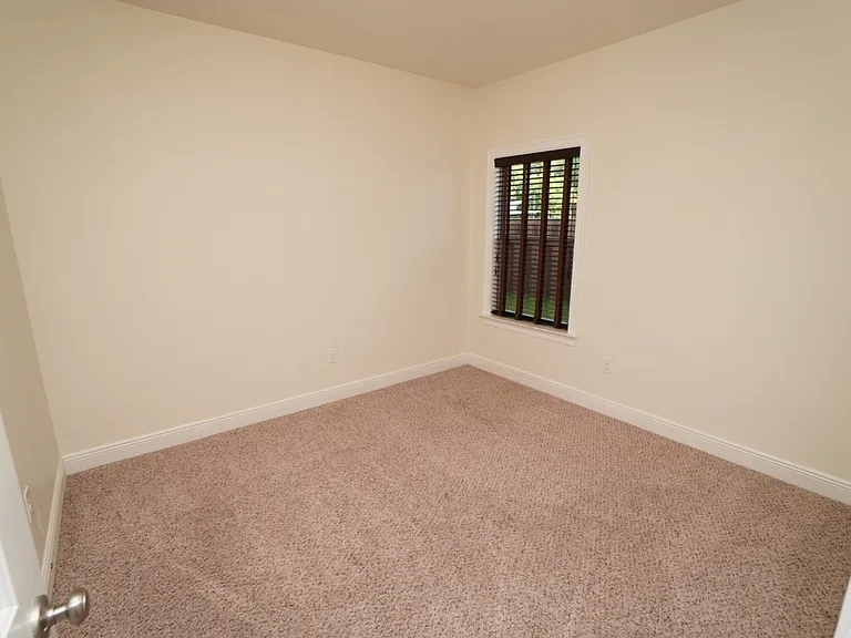 5020 Pretty Way — Photo 17