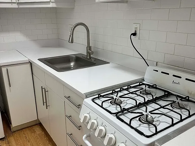 230 E 75th St #2B — Photo 10
