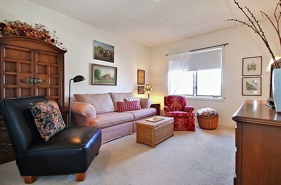 5th image of 5005 Warren St APT 402