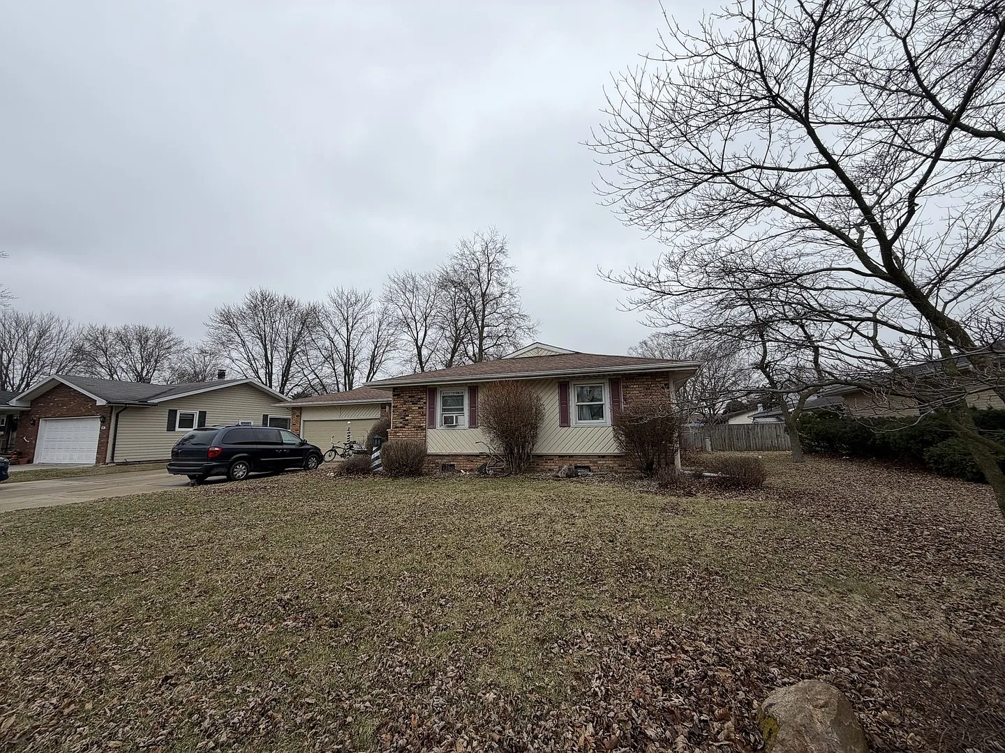 1014 Illinois Dr photo 1