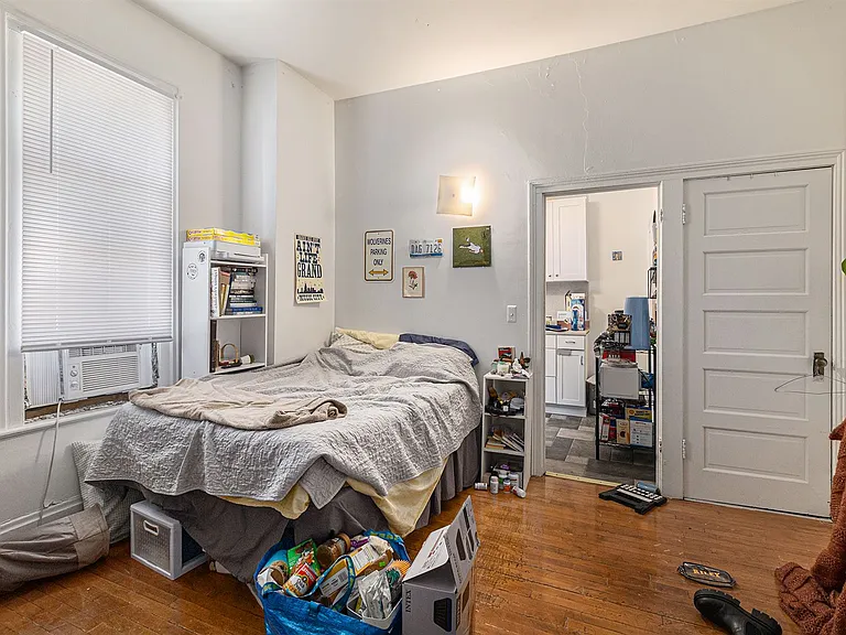 410 N State St — Photo 26
