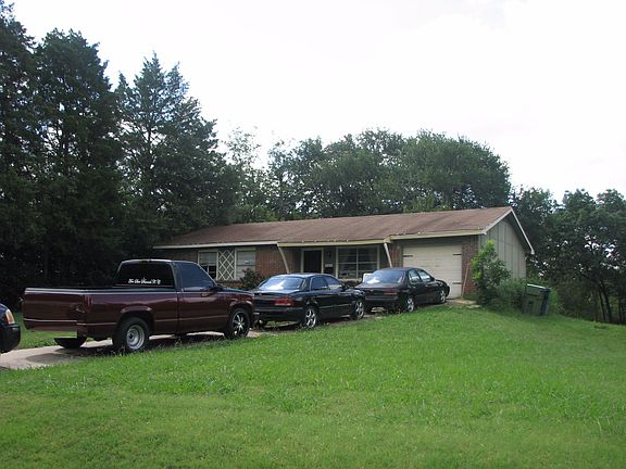 3rd image of 806 Briarwood Cir