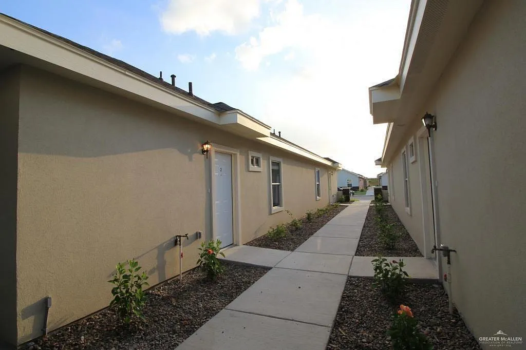 3 bed, 2.0 bath, 1111 sqft, $1,125 — Photo 1