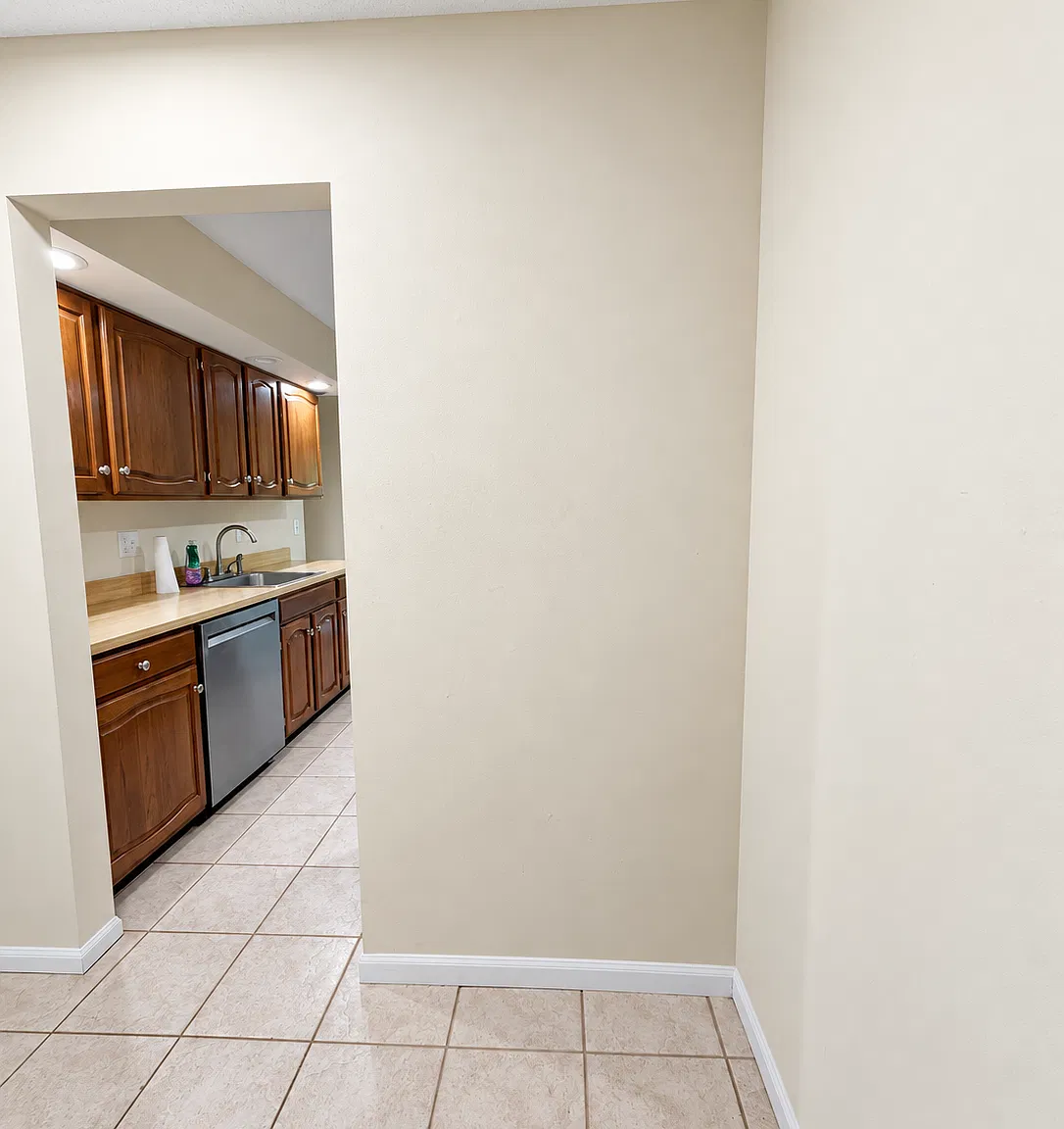 1 bed, 703 sqft, $1,900 — Photo 3