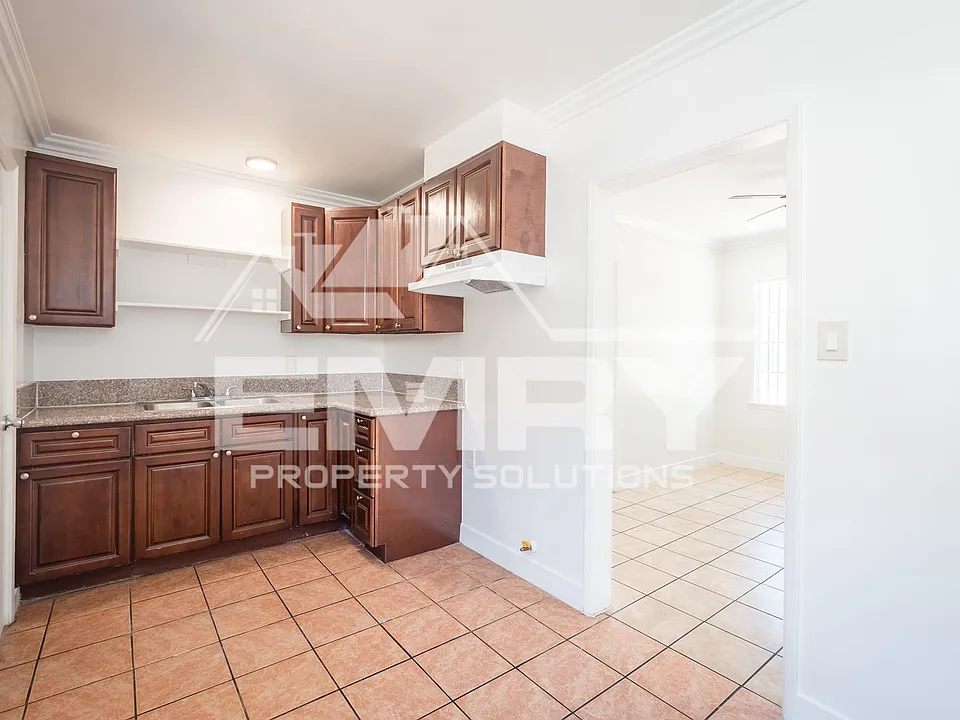 428 N Poplar Ave