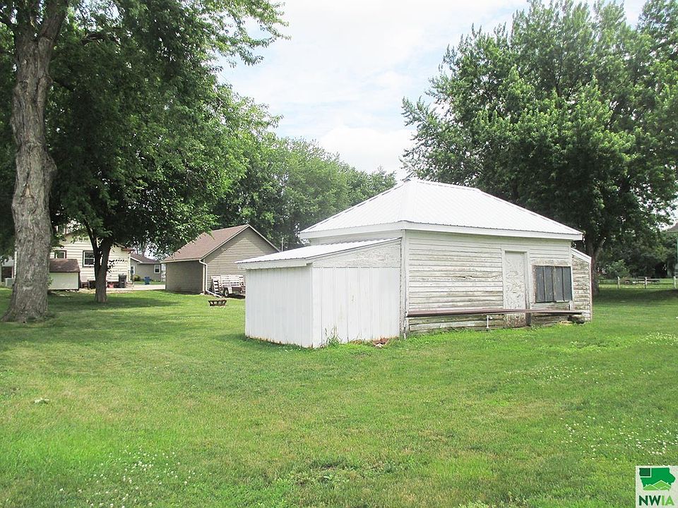 2nd image of 1006 5th St