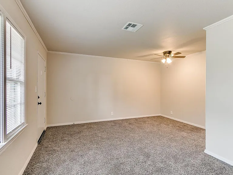 2221 Churchill Pl — Photo 4