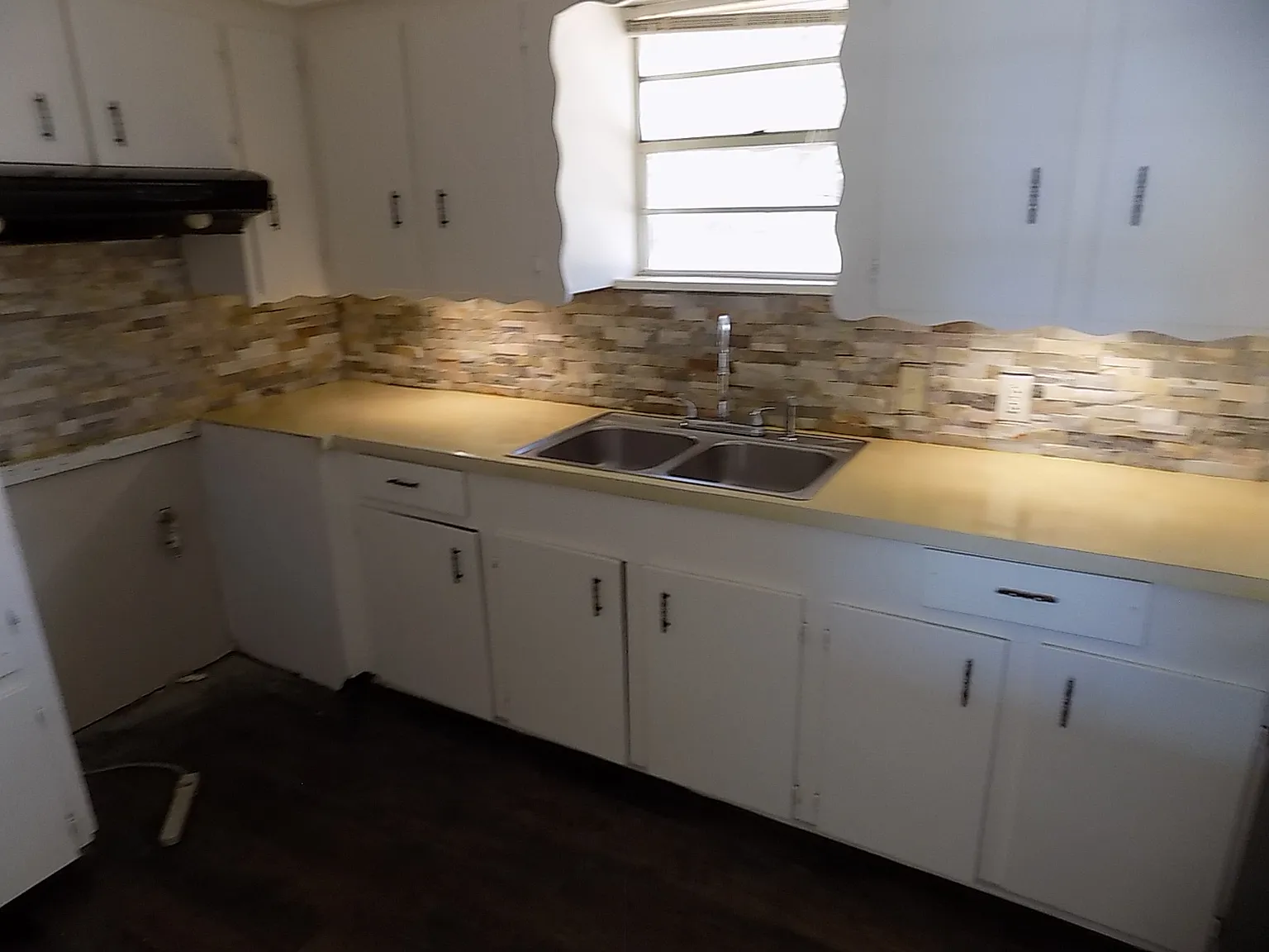 5 bed, 1889 sqft, $1,980 — Photo 2