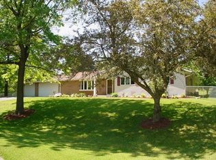 6575 Sheffield Dr, Rockford, IL 61109