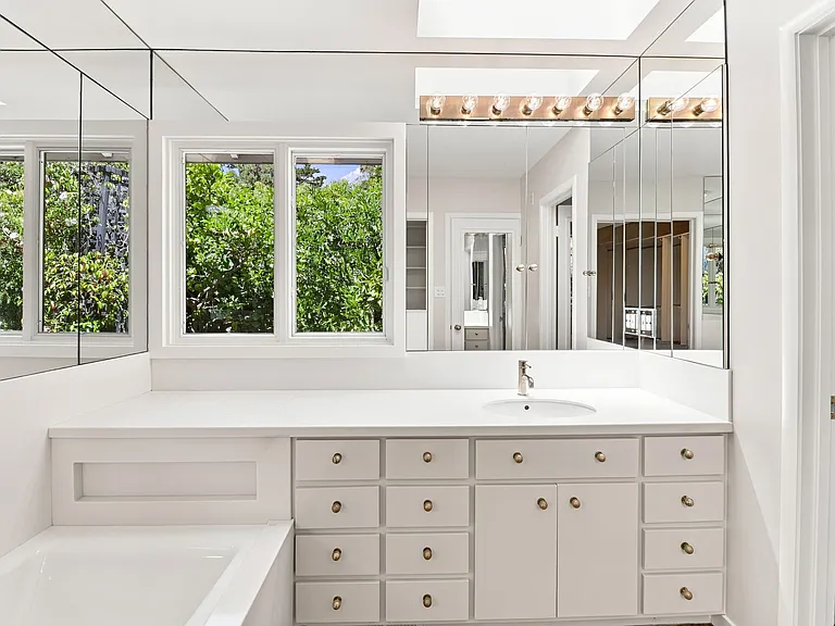 820 Eucalyptus Ave — Photo 35