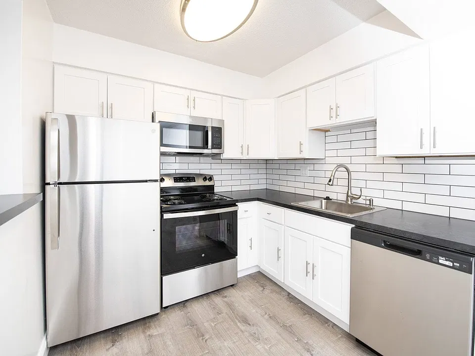 5Rm 2Bd 1Bth - Kitchen