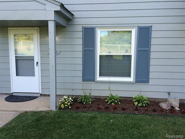 1st image of 2735 Fox Hollow Ct