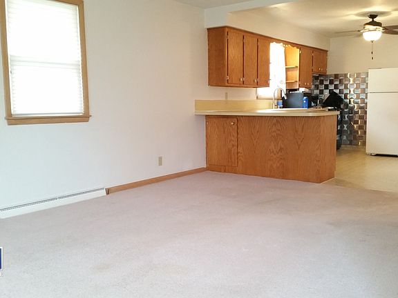 Living Rm to Kitchen