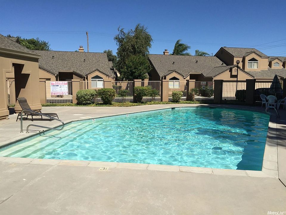 2nd image of 3600 Columbine Dr APT 10