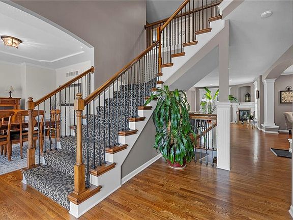 5th image of 1441 NE Daltons Ridge Dr