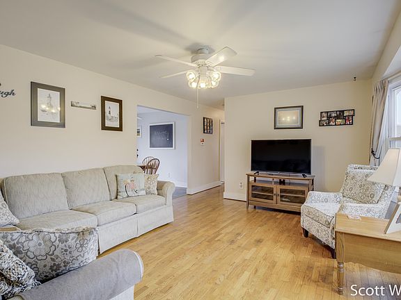 3rd image of 1474 Lockewood Dr SE