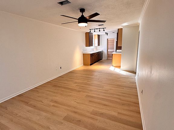 4th image of 1281 Redwood Ln #A