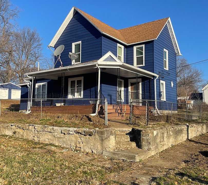 1st image of 400 White St